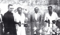 Castillo-Etxeberria: Campeones, en el frontn de Loiola. Ao 1946