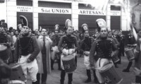 Año 1950. La tamborrada de Unión Artesana, delante del local social